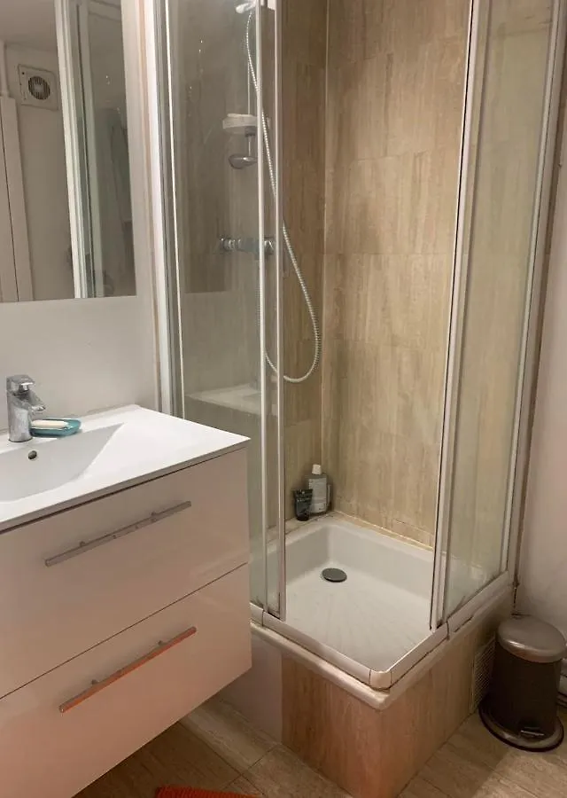 Best Central Chambres Privees - Seine & Louvre In The Connected Heart Of Paris 0*,